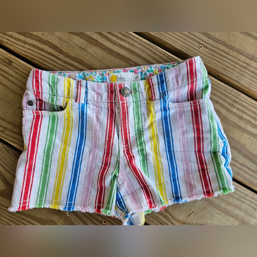 Mini Boden candy striped shorts